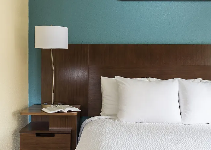 Fairfield & Chicago Hotel