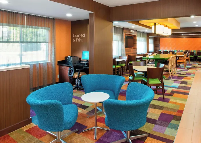 Fairfield & Chicago Hotel 3*